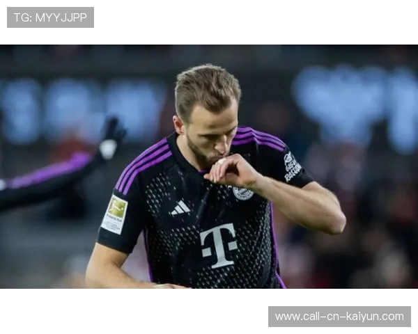 德甲拜仁外线拉扯撕裂防线，攻势猛烈难挡